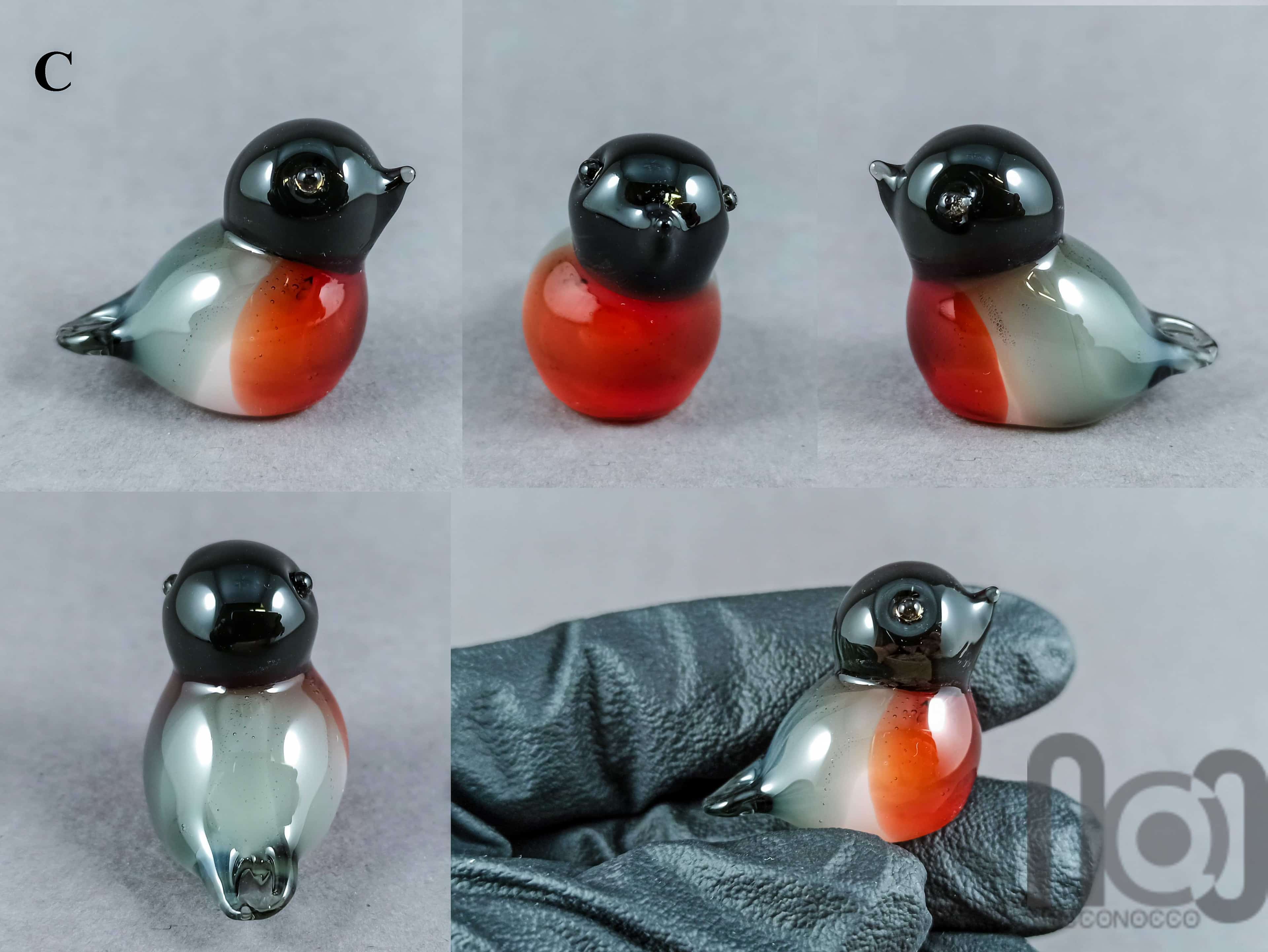 Miniature Robin Figurine — handmade borosilicate glass by NoccoNocco, made in Greece